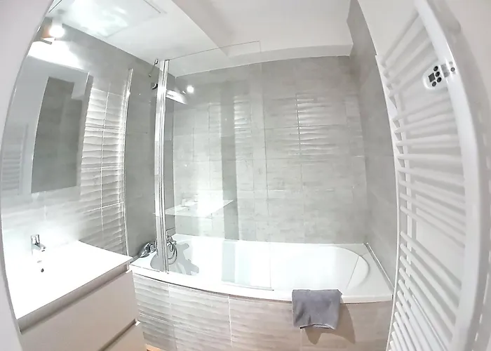 Spacieux Aux Deux Alpes Avec Terrasse Et 10 Couchages - Fr-1-811-44 Les Deux Alpes